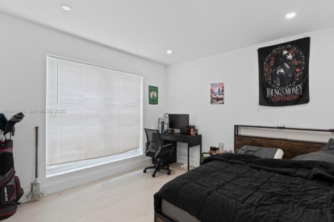 House in Miami, Florida 5 bedrooms, 166.3 sq.m. № 2002706 - photo 14