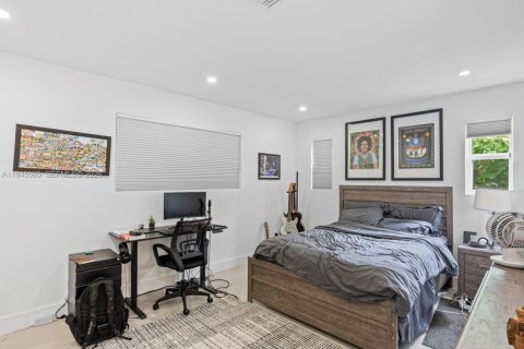 House in Miami, Florida 5 bedrooms, 166.3 sq.m. № 2002706 - photo 16