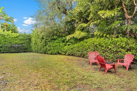 House in Miami, Florida 5 bedrooms, 166.3 sq.m. № 2002706 - photo 7