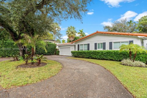 House in Miami, Florida 5 bedrooms, 166.3 sq.m. № 2002706 - photo 4