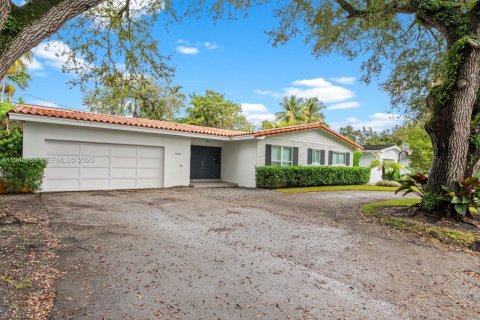 House in Miami, Florida 5 bedrooms, 166.3 sq.m. № 2002706 - photo 3