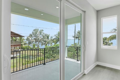 Casa en venta en Jensen Beach, Florida, 4 dormitorios, 274.43 m2 № 2242035 - foto 24