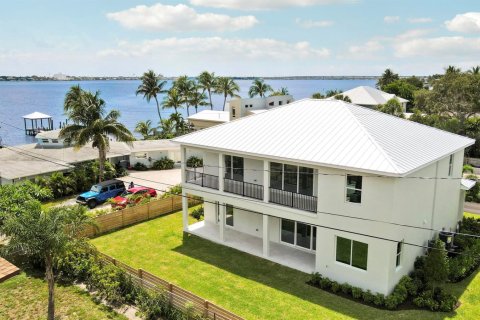 Casa en venta en Jensen Beach, Florida, 4 dormitorios, 274.43 m2 № 2242035 - foto 2