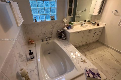 Villa ou maison à vendre à Kendall, Floride: 4 chambres № 1974333 - photo 15