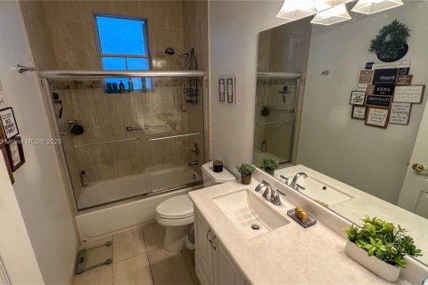 Villa ou maison à vendre à Kendall, Floride: 4 chambres № 1974333 - photo 25