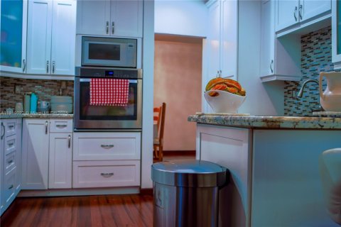 Villa ou maison à vendre à Kendall, Floride: 4 chambres № 1974333 - photo 20