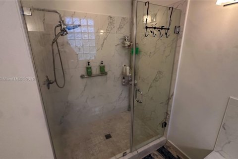 Villa ou maison à vendre à Kendall, Floride: 4 chambres № 1974333 - photo 16