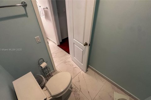 Villa ou maison à vendre à Kendall, Floride: 4 chambres № 1974333 - photo 17