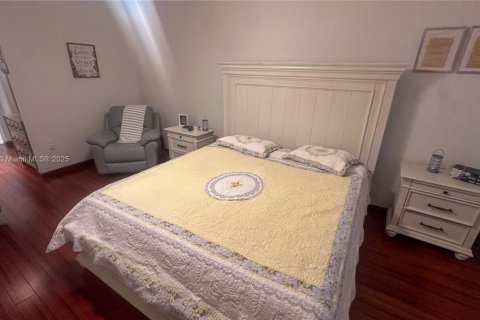 Villa ou maison à vendre à Kendall, Floride: 4 chambres № 1974333 - photo 11