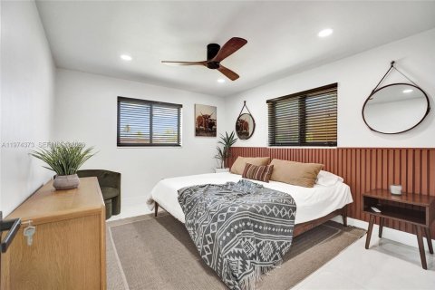 House in Miami, Florida 3 bedrooms, 189.8 sq.m. № 2046291 - photo 15