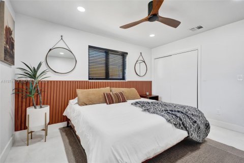 House in Miami, Florida 3 bedrooms, 189.8 sq.m. № 2046291 - photo 16