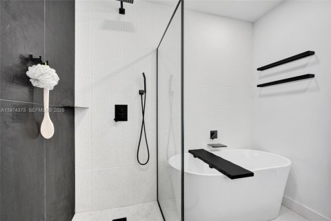 House in Miami, Florida 3 bedrooms, 189.8 sq.m. № 2046291 - photo 5