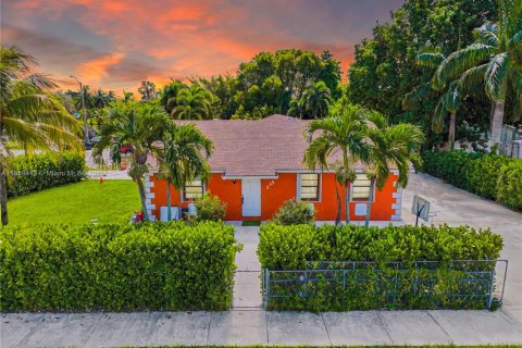 Купить виллу или дом в Хомстед, Флорида 4 спальни, 130.06м2, № 1928184 - фото 1