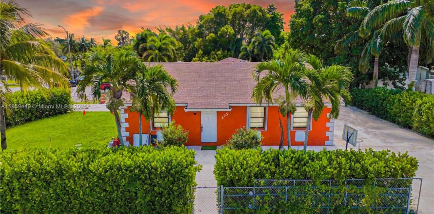 Дом в Хомстед, Флорида 4 спальни, 130.06м2 № 1928184