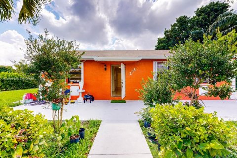 Купить виллу или дом в Хомстед, Флорида 4 спальни, 130.06м2, № 1928184 - фото 4