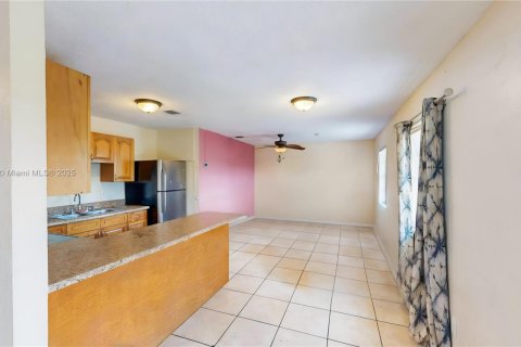 Купить виллу или дом в Хомстед, Флорида 4 спальни, 130.06м2, № 1928184 - фото 9