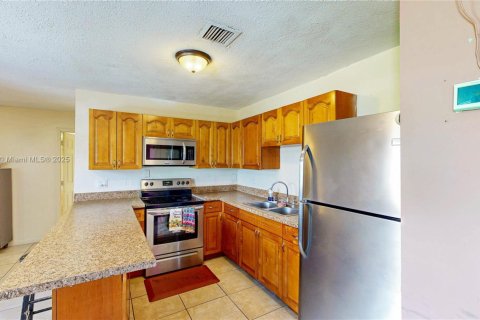 Купить виллу или дом в Хомстед, Флорида 4 спальни, 130.06м2, № 1928184 - фото 11