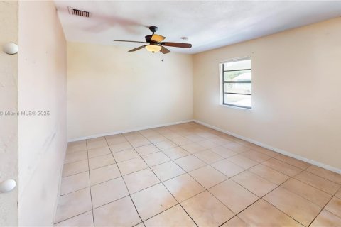 Купить виллу или дом в Хомстед, Флорида 4 спальни, 130.06м2, № 1928184 - фото 8