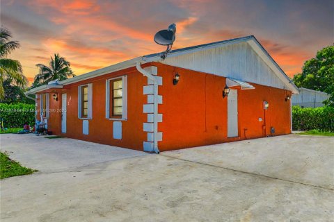 Купить виллу или дом в Хомстед, Флорида 4 спальни, 130.06м2, № 1928184 - фото 2