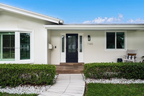 Casa en venta en Palmetto Bay, Florida, 4 dormitorios, 198.07 m2 № 1966108 - foto 2