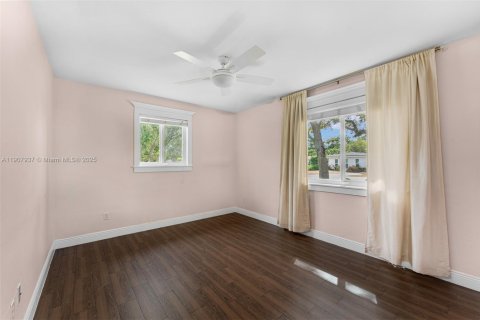 Casa en venta en Palmetto Bay, Florida, 4 dormitorios, 198.07 m2 № 1966108 - foto 17