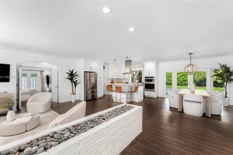 Casa en venta en Palmetto Bay, Florida, 4 dormitorios, 198.07 m2 № 1966108 - foto 3