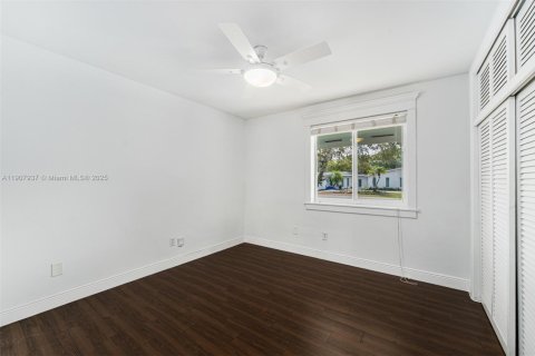 Casa en venta en Palmetto Bay, Florida, 4 dormitorios, 198.07 m2 № 1966108 - foto 16