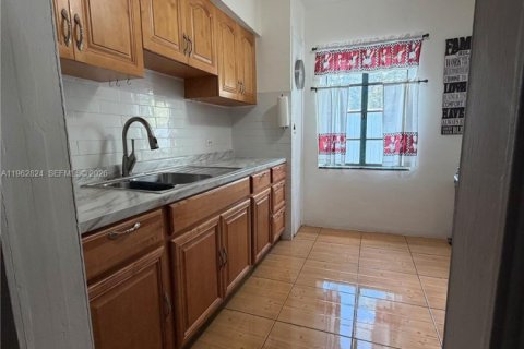 Купить виллу или дом в Майами, Флорида 3 спальни, 115.38м2, № 2025433 - фото 14