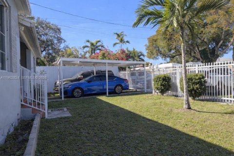 Купить виллу или дом в Майами, Флорида 3 спальни, 115.38м2, № 2025433 - фото 2