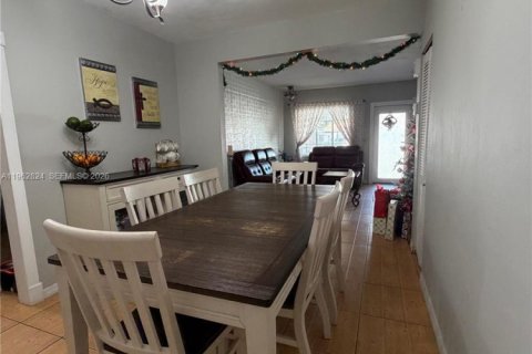 Купить виллу или дом в Майами, Флорида 3 спальни, 115.38м2, № 2025433 - фото 10