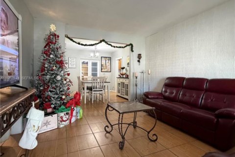 Купить виллу или дом в Майами, Флорида 3 спальни, 115.38м2, № 2025433 - фото 7