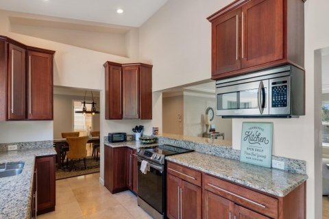 House in Vero Beach, Florida 3 bedrooms, 215.53 sq.m. № 2083201 - photo 8