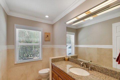 House in Vero Beach, Florida 3 bedrooms, 215.53 sq.m. № 2083201 - photo 13