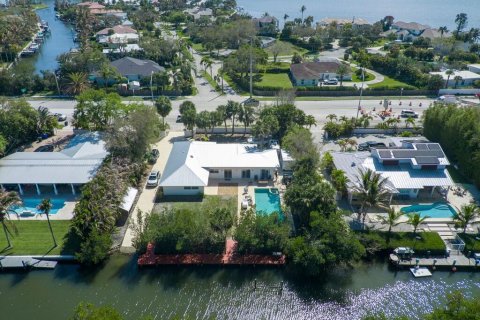 House in Vero Beach, Florida 3 bedrooms, 215.53 sq.m. № 2083201 - photo 28