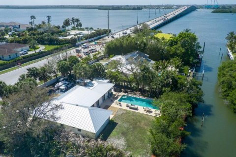 House in Vero Beach, Florida 3 bedrooms, 215.53 sq.m. № 2083201 - photo 27