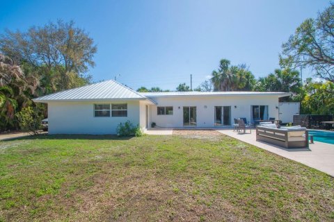 House in Vero Beach, Florida 3 bedrooms, 215.53 sq.m. № 2083201 - photo 18