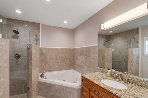 House in Vero Beach, Florida 3 bedrooms, 215.53 sq.m. № 2083201 - photo 12