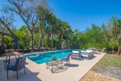 House in Vero Beach, Florida 3 bedrooms, 215.53 sq.m. № 2083201 - photo 19