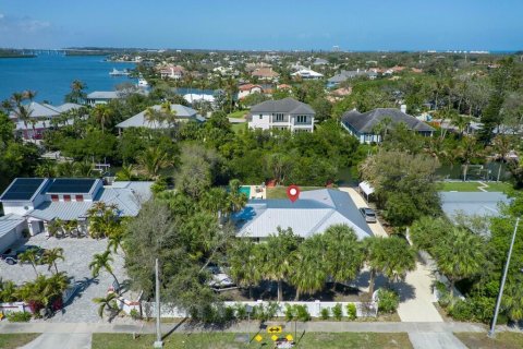 House in Vero Beach, Florida 3 bedrooms, 215.53 sq.m. № 2083201 - photo 26