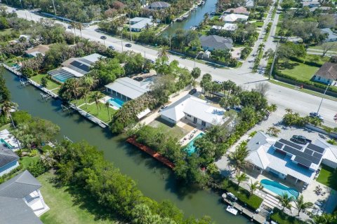House in Vero Beach, Florida 3 bedrooms, 215.53 sq.m. № 2083201 - photo 29