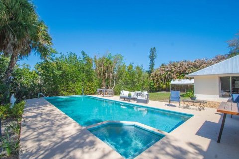 House in Vero Beach, Florida 3 bedrooms, 215.53 sq.m. № 2083201 - photo 20