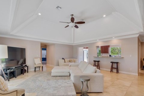 House in Vero Beach, Florida 3 bedrooms, 215.53 sq.m. № 2083201 - photo 2