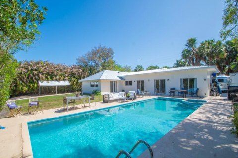 House in Vero Beach, Florida 3 bedrooms, 215.53 sq.m. № 2083201 - photo 21