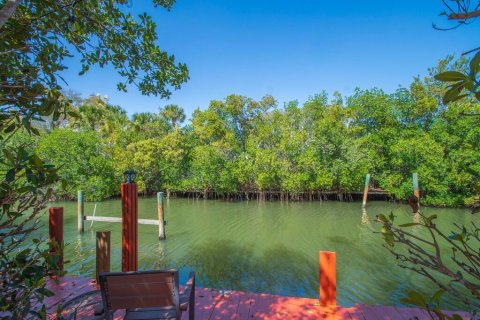 House in Vero Beach, Florida 3 bedrooms, 215.53 sq.m. № 2083201 - photo 22