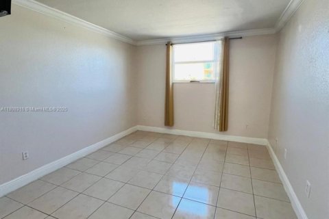 Condominio en venta en Hialeah, Florida, 1 dormitorio, 55.74 m2 № 1875465 - foto 27