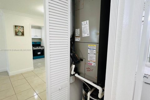 Condominio en venta en Hialeah, Florida, 1 dormitorio, 55.74 m2 № 1875465 - foto 15