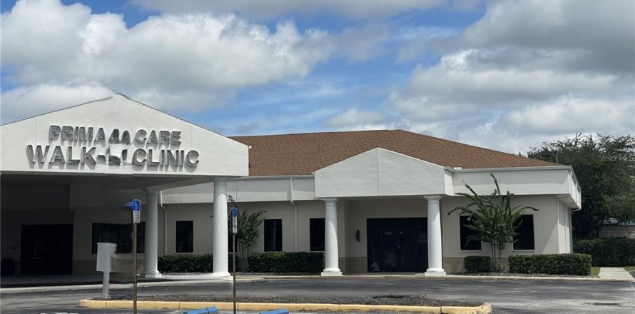 Immobilier commercial à Spring Hill, Floride № 1880833