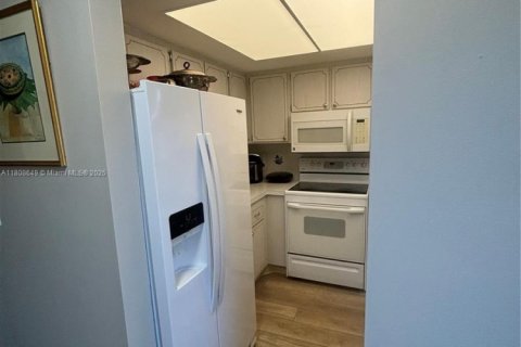 Condo in Stuart, Florida, 2 bedrooms  № 1777585 - photo 9