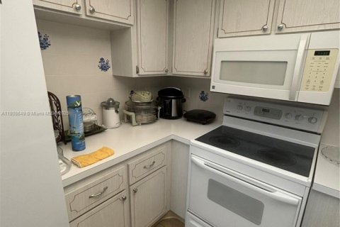 Condo in Stuart, Florida, 2 bedrooms  № 1777585 - photo 4