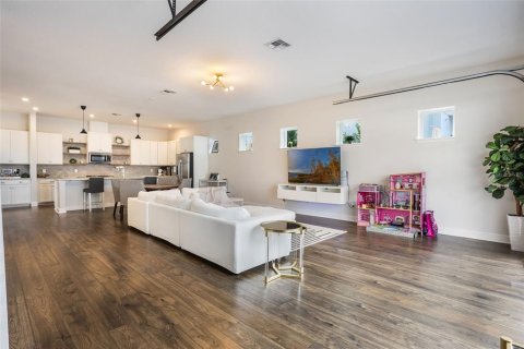 Casa en venta en Orlando, Florida, 4 dormitorios, 211.07 m2 № 1669943 - foto 6